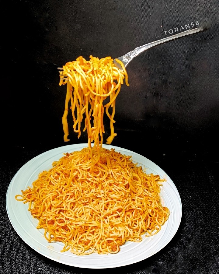 عکس ماکارونی معلق 