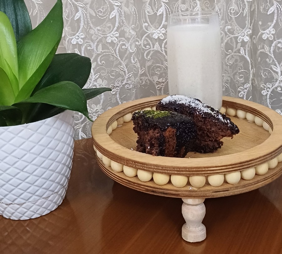 عکس شیک موز و کیک خیس شکلاتی