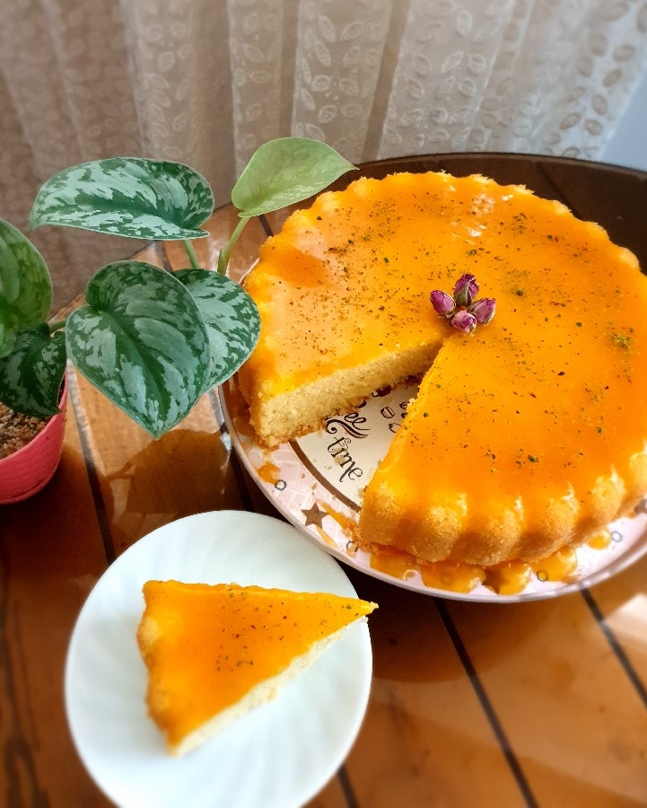 عکس کیک کرمدار زعفرانی