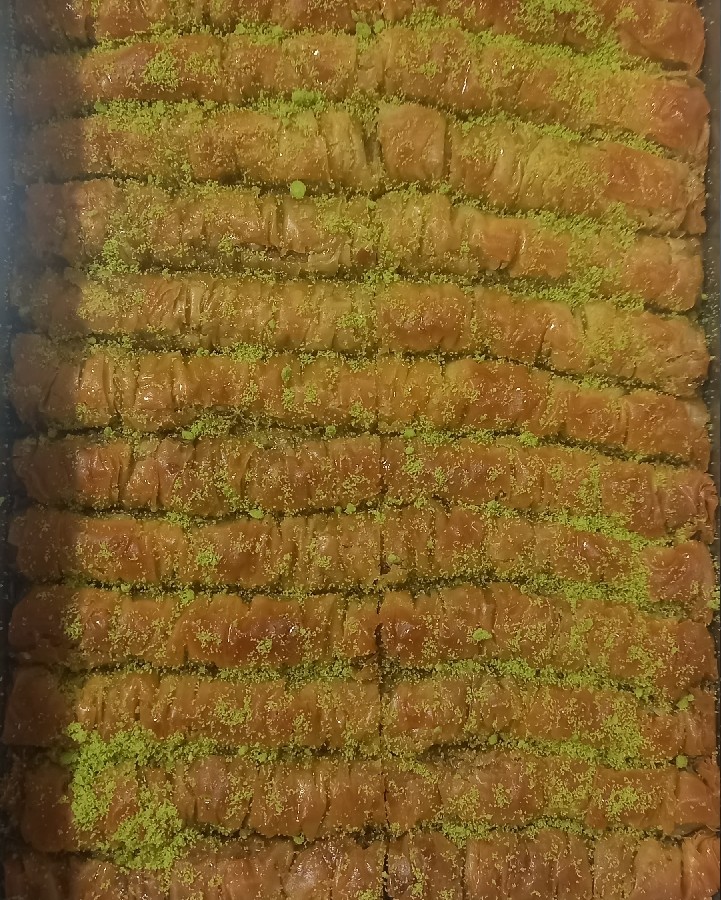 عکس باقلوا پسته و گردو