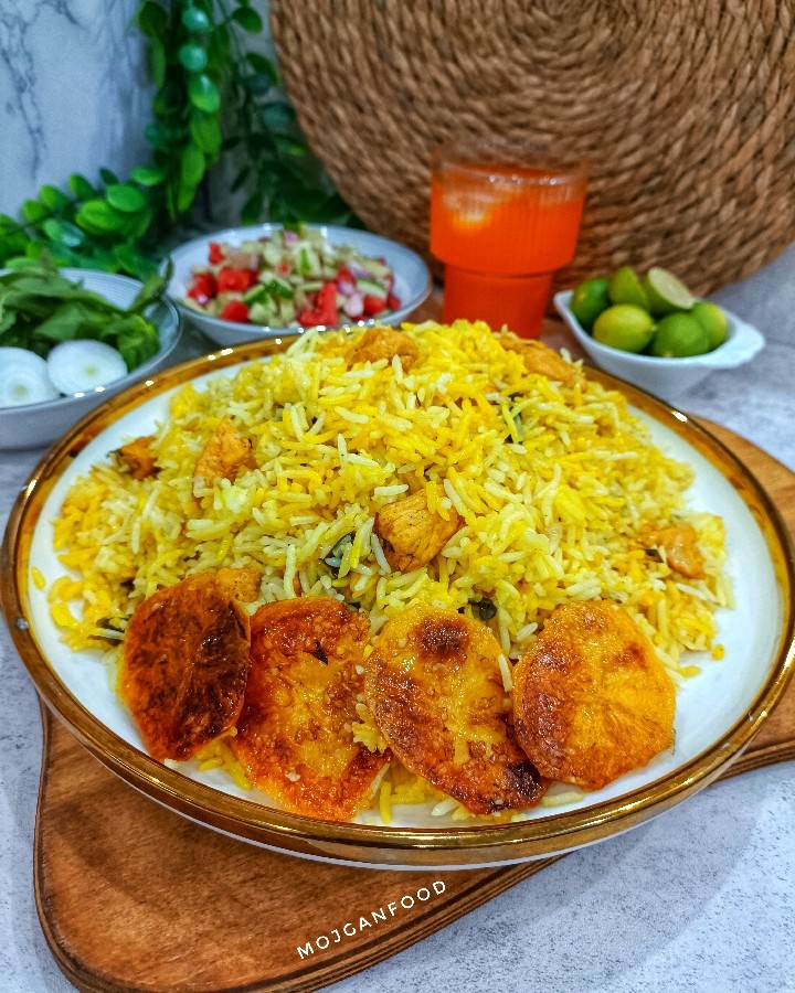 عکس پلو پیازچه با مرغ