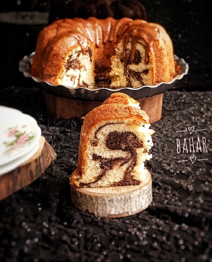 عکس کیک دورنگ با گاناش شکلاتی