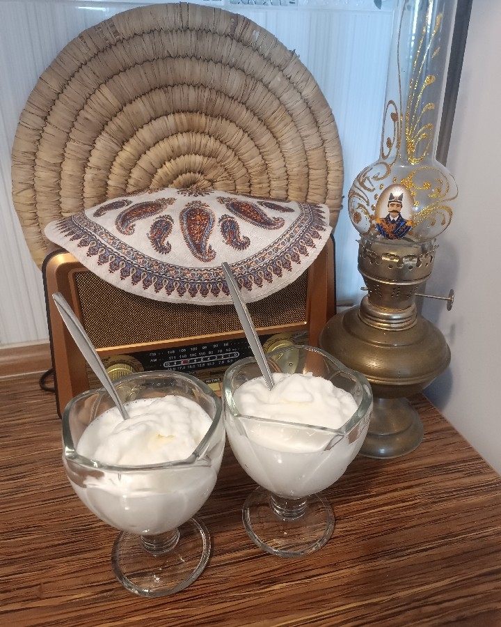 عکس بستنی سنتی با شیر محلی