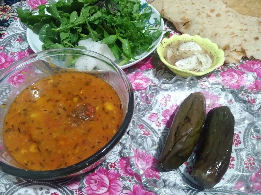 عکس آبگوشت ?
نون سنگک تازه 
ترشی بادمجان?? خودم پز 