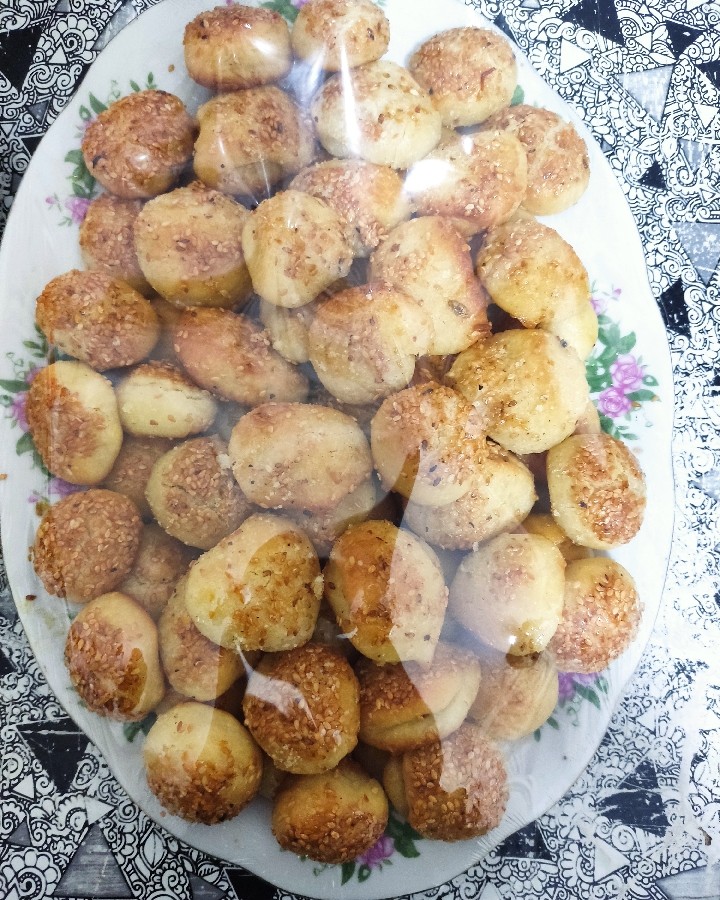 عکس شیرینی لانه زنبوری و نان شیر 