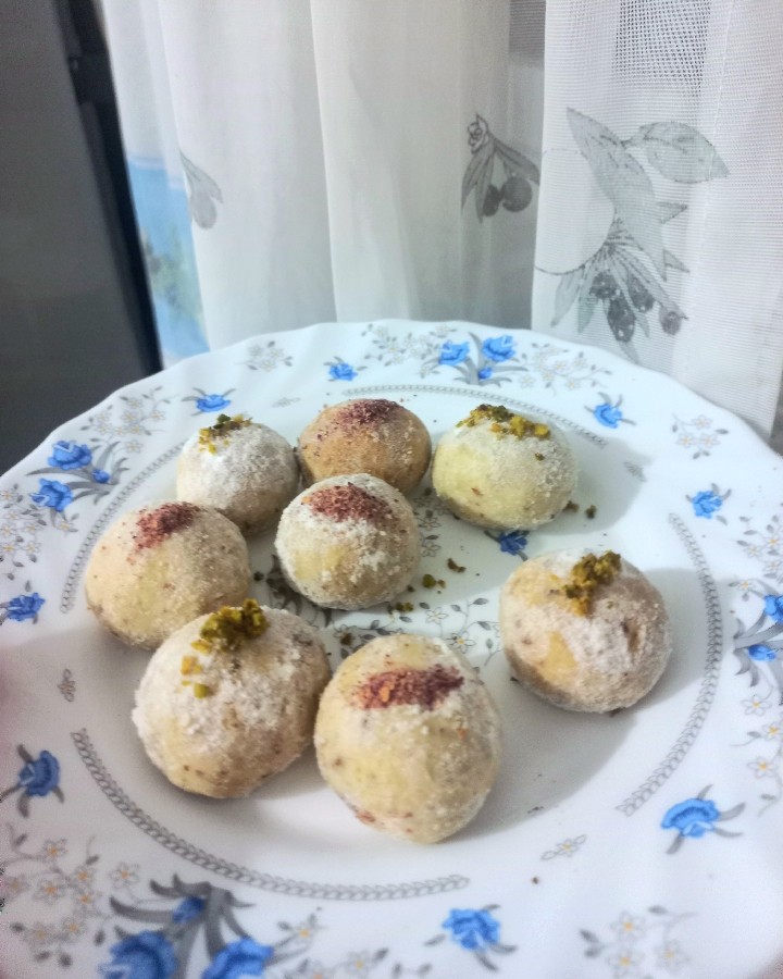 عکس شیرینی آردی گردویی