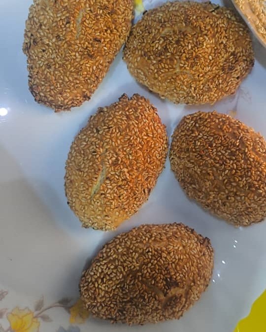 عکس کعک بلسمسم نوعی بسکویت عراقی 
بسکویت کنجدی 