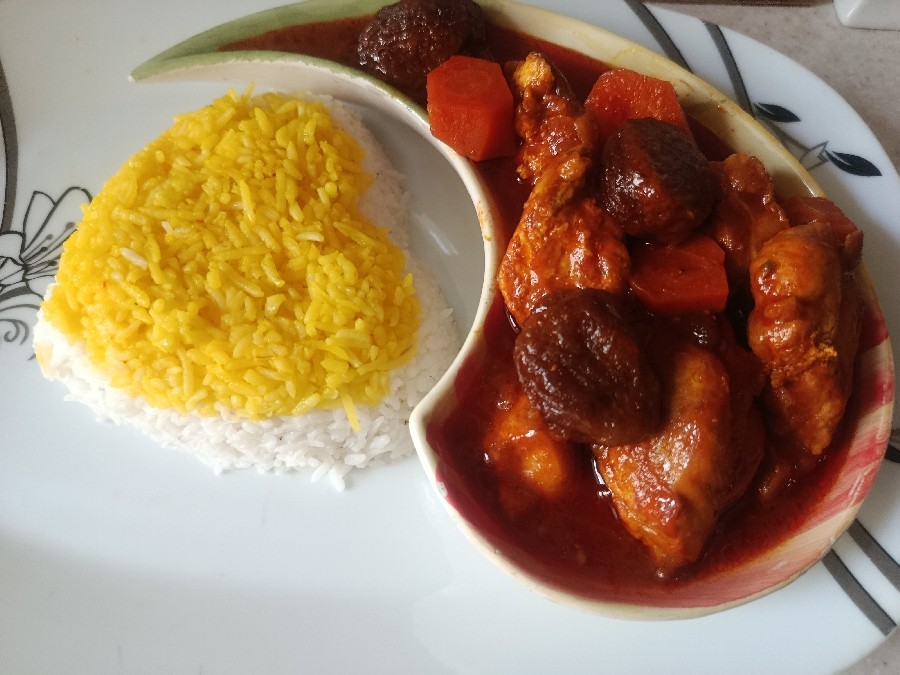 عکس خورش مرغ آلو هویج