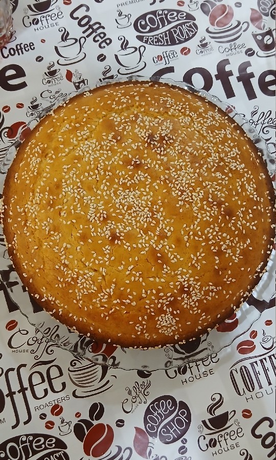 عکس کیک وانیلی با تزئین کنجد