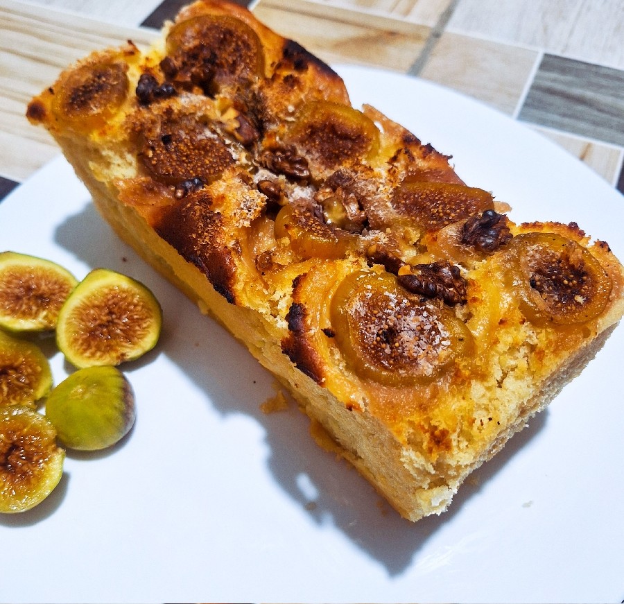 عکس کیک انجیر‌ گردویی