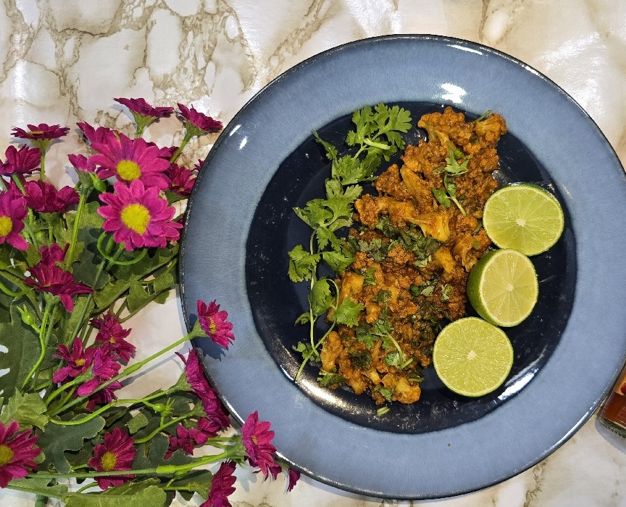 عکس خوراک گوشت چرخکرده و کلم گل ? 