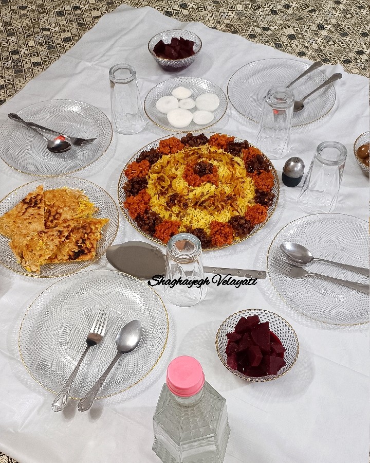 عکس عدس پلوی شقایق پز ب همراه ترشی لبو کپشن بخون حتما