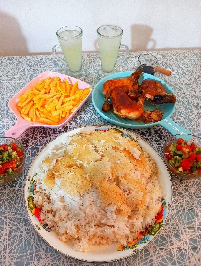 عکس اکبر جوجه با رُب کاندِس جنگلی
ورق_زدنی