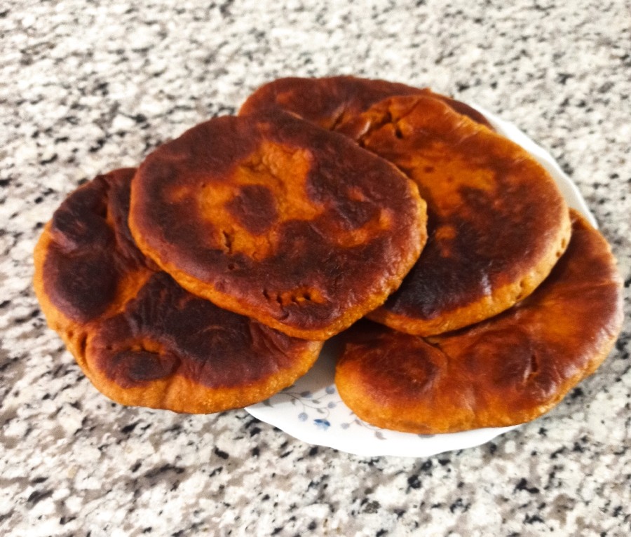 عکس نون روغنی با شیره انگور