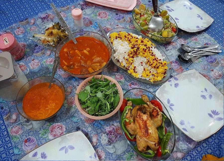 عکس زرشک پلو بامرغ با خورش بامیه
