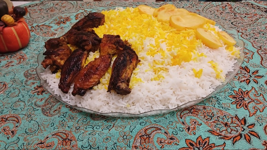 عکس برنج زعفرونی با مرغ کبابی
