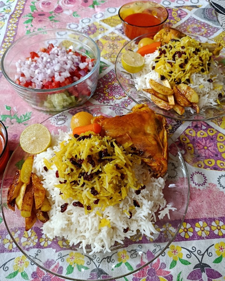 عکس زرشک پلو با مرغ رستورانی 