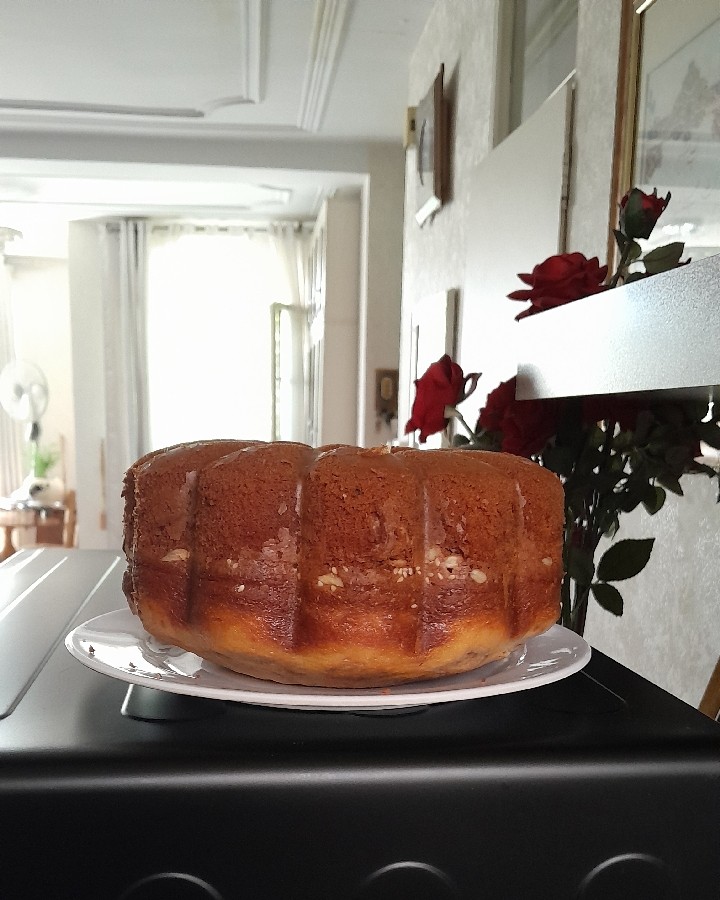 عکس کیک وانیلی  با مغز گردو 