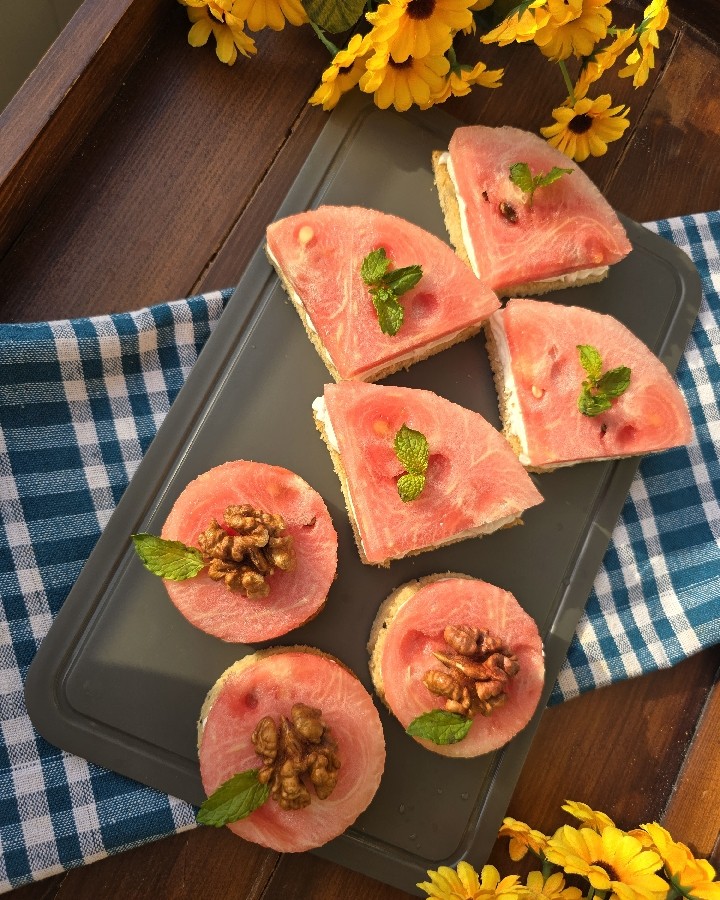 عکس لقمه نون پنیر و هندوانه مجلسی ? ? ? 
watermelon &bread and cheese ? ? ? 