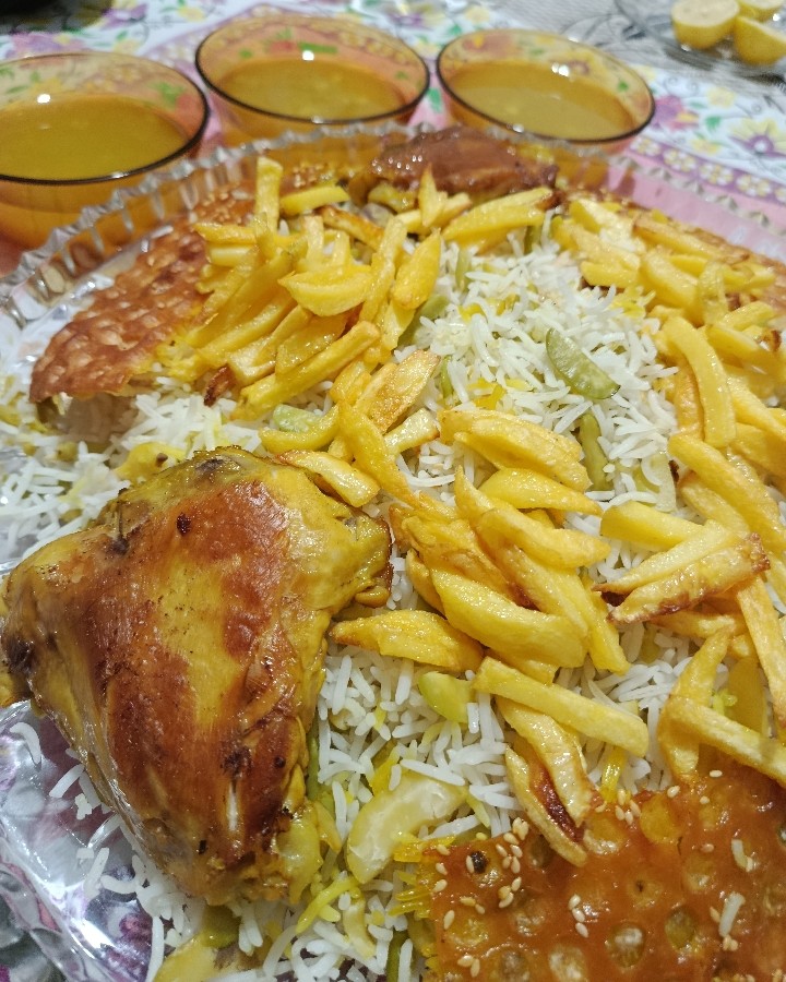 عکس باقالی پلو با مرغ و سیب زمینی سرخ شده