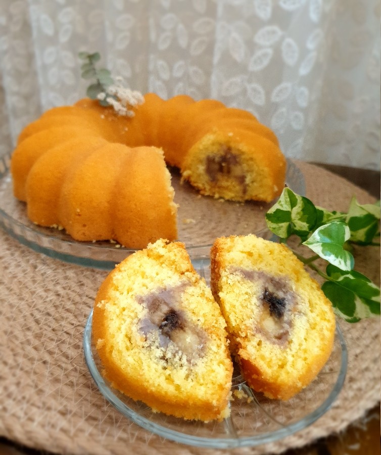 عکس کیک با مغزی موز و پودینگ