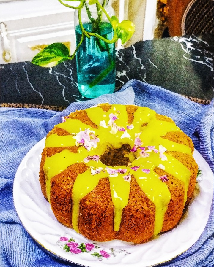 عکس کیک هل و گلاب با سس زعفرانی 