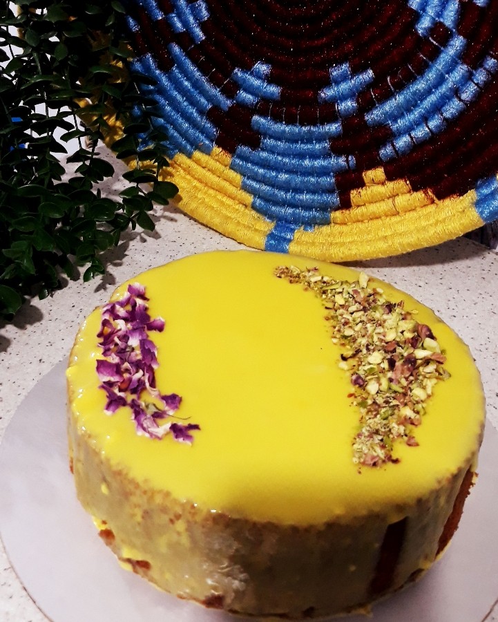 کیک زعفران با کرم زعفرانی