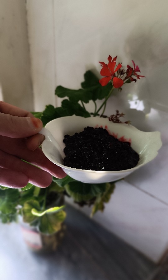 عکس مربای تمشک بسی خوشمزه واما خودم تمشک ها را چیدم در یک روز پر از مشغله ،،،،،،،،،