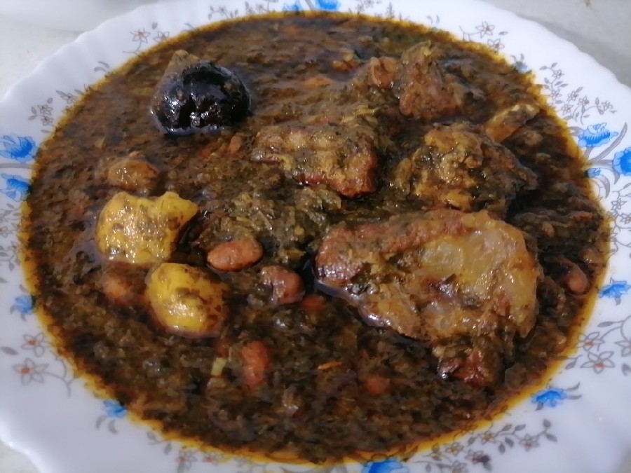 عکس خورشت قرمه سبزی با سیر