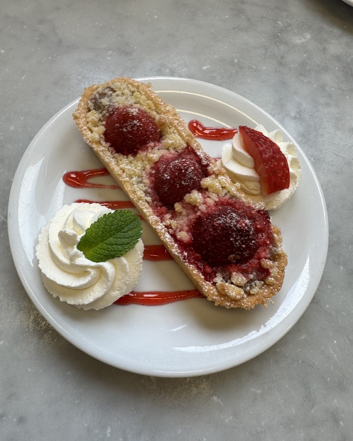 عکس Erdbeere rhabarber streuselkuchen