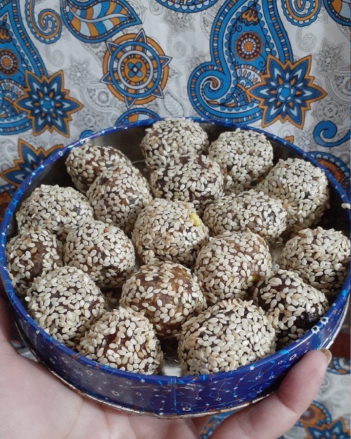 عکس توپک خرمایی بامغز آجیلی