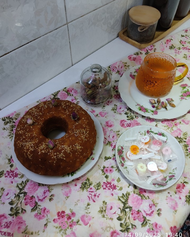 عکس کیک ساده کنجدی