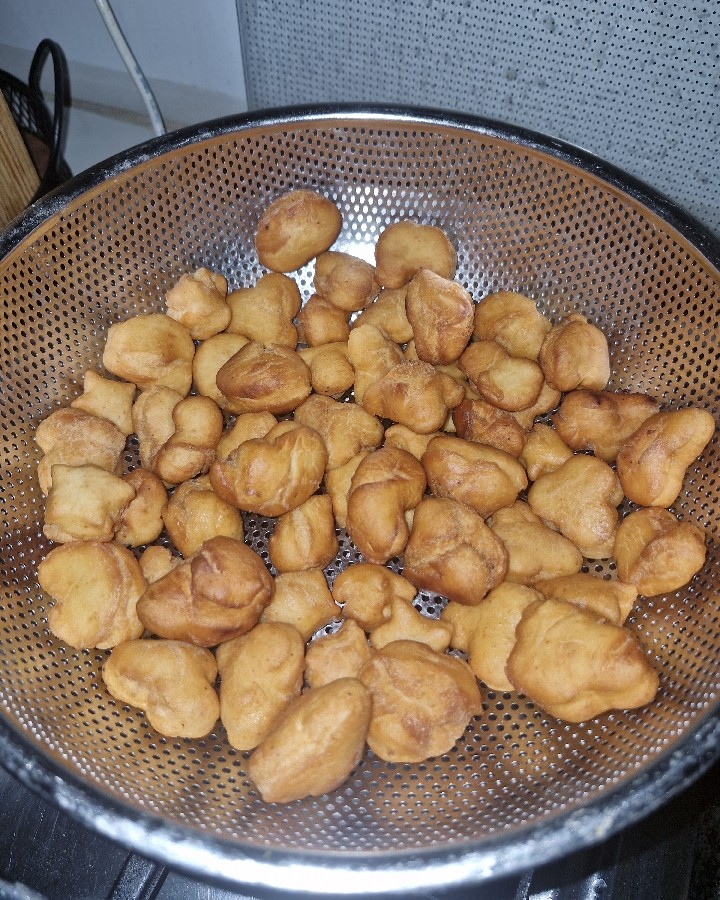 عکس نان لقمه ای داغ و تازه از تنور دراومده