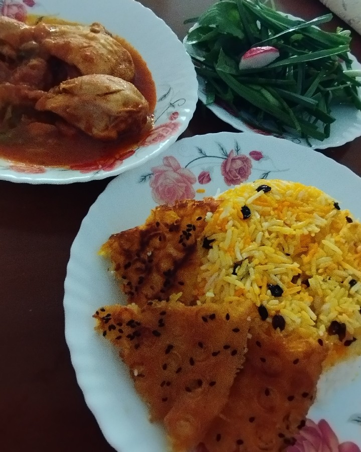 عکس زرشک پلو با مرغ 
ته دیگ کنجدی 