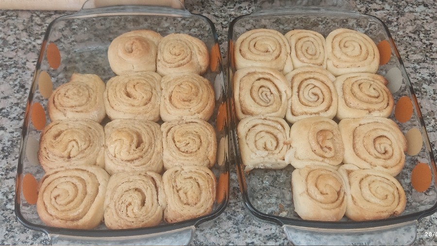 رول دارچینی و نارگیلی