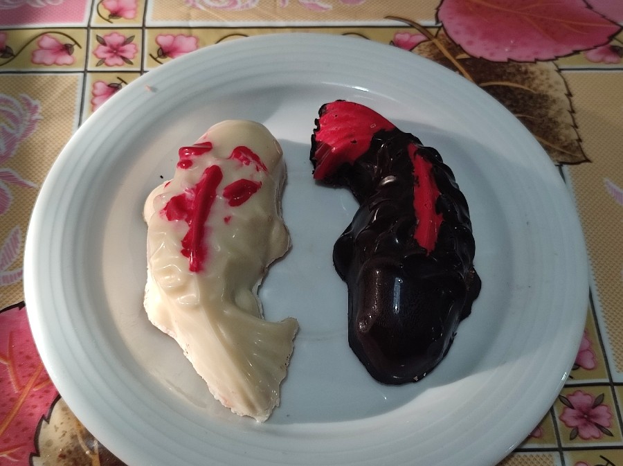 عکس شکلات با مغز کیک 