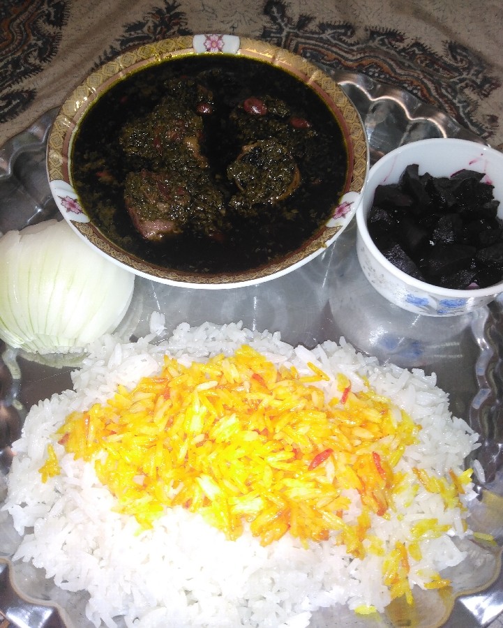 عکس قورمه سبزی،
دختربا شیطونیاش ودستپختش به خونه روح میده وزندگی رودر جریان میندازه