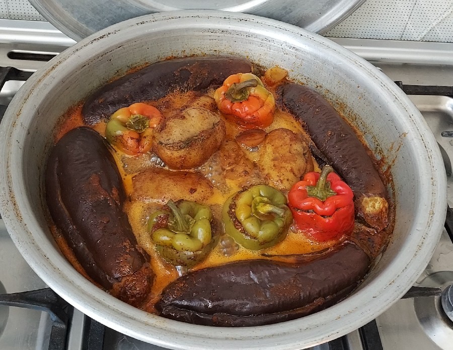 عکس دلمه بادمجون 
ماکارونی قالبی
سالاد شیرازی 