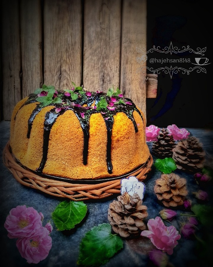 عکس #کیک_هل_زعفران_گلاب?
hajehsan ??
برای اردیبهشت فصل گل و گلاب ?
