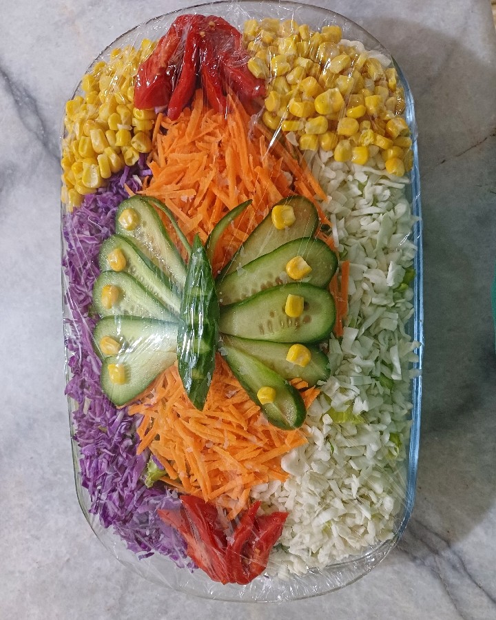 اینم از تزیین سالادم