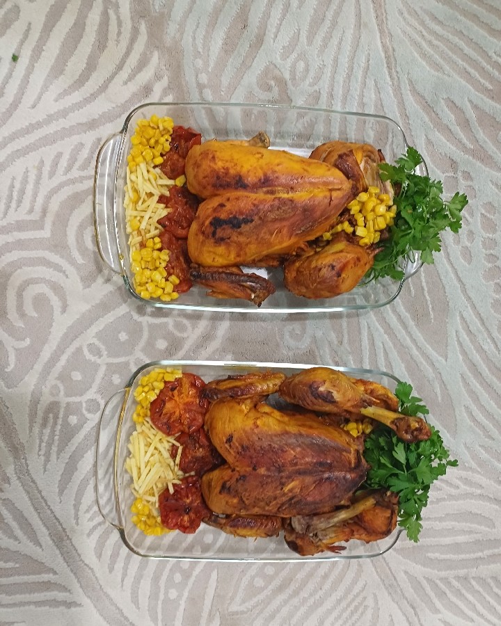 مرغهای آماده شده را توی فر درست کردم برای پا گشای عروس