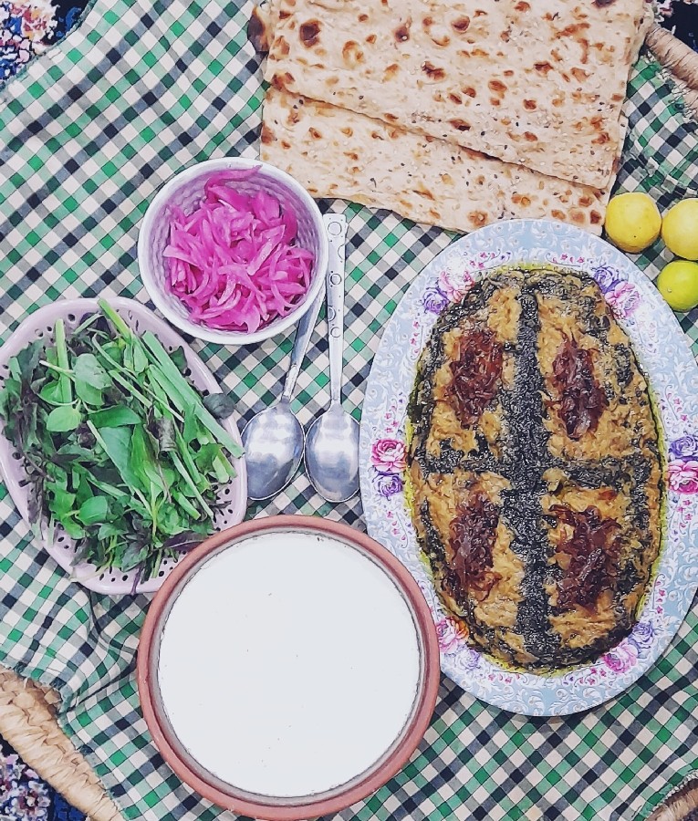 عکس کشک بادمجون
با ماست زی زی بند ☺️
جاتون سبز?