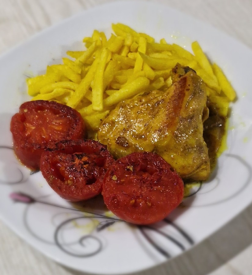 خوراک مرغ و سیب زمینی گوجه