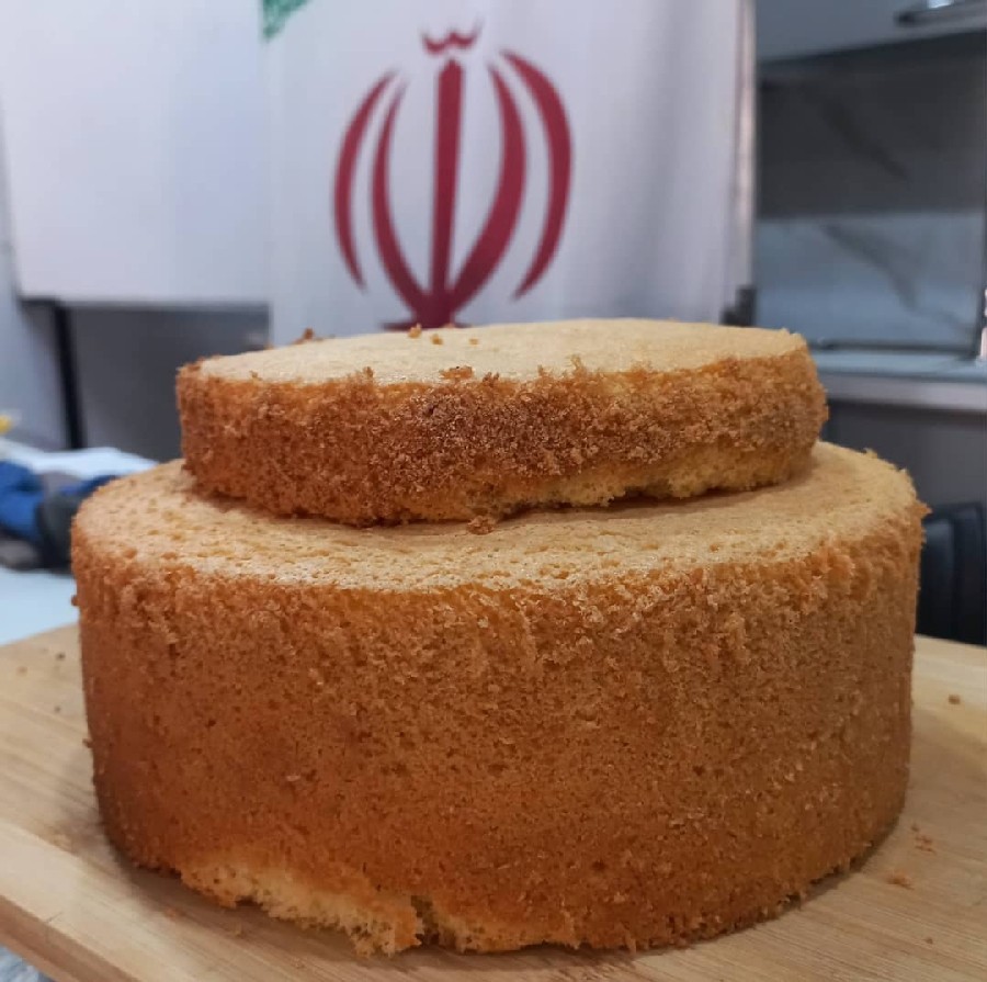 عکس کیک اسفنجی با پف زیاد