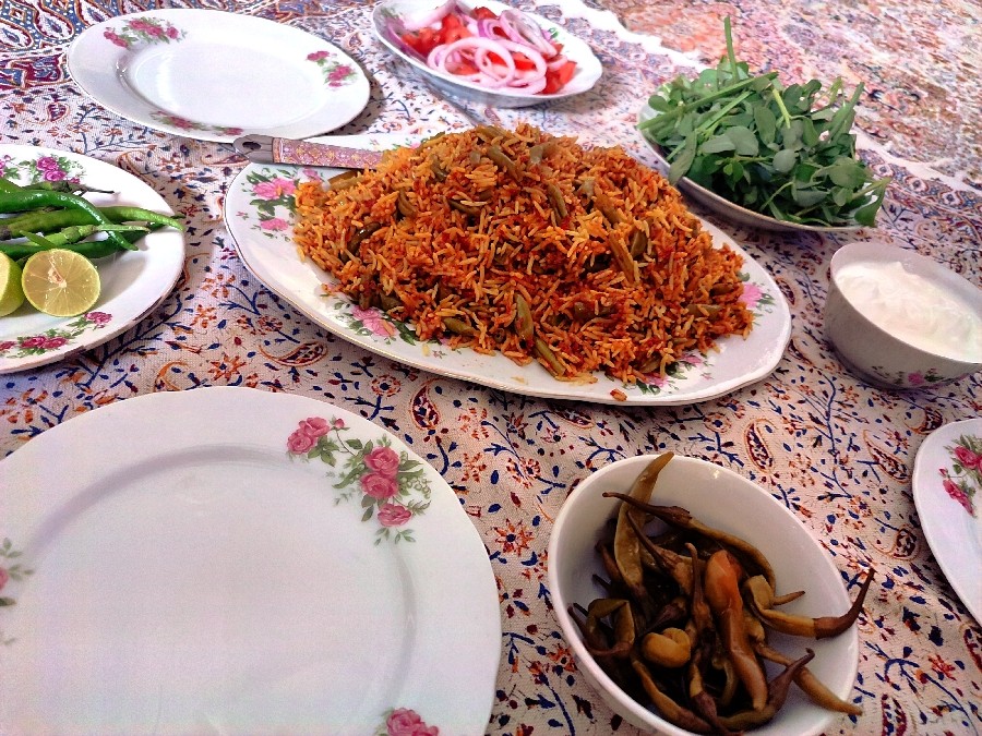 عکس لوبیاپلو در گل سرخی