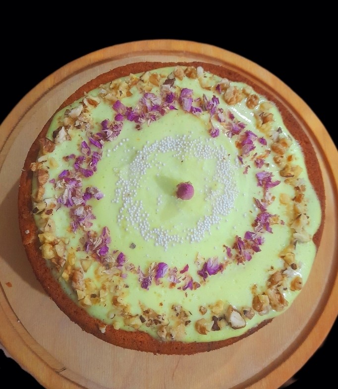 عکس کیک زعفران وگلاب