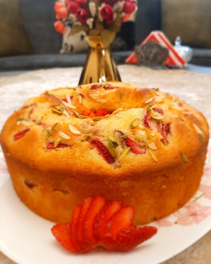 کیک توت فرنگی