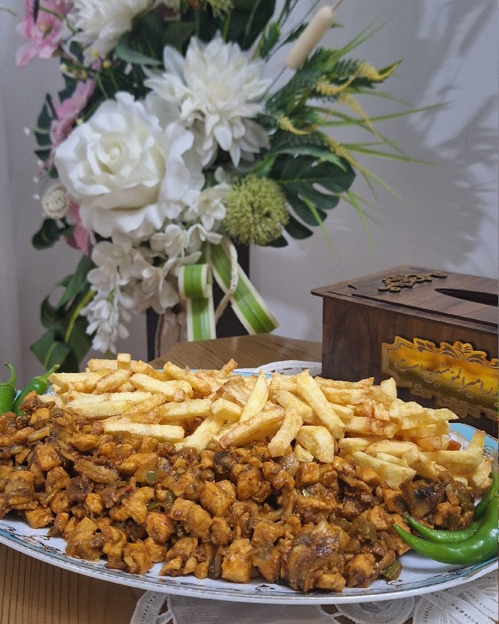 خوراک مرغ و سیب زمینی