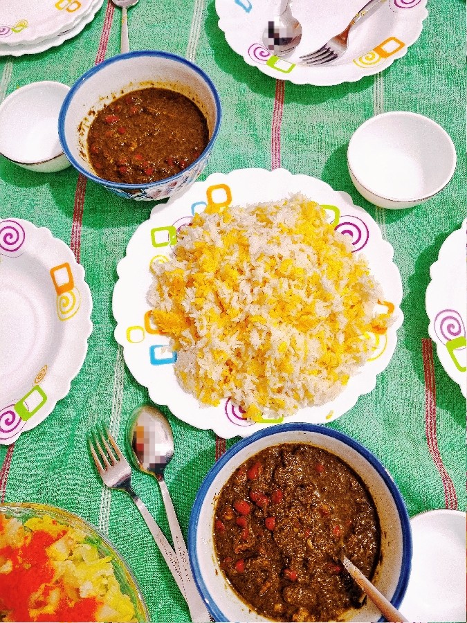 پلو و قورمه‌سبزی خوشمزه