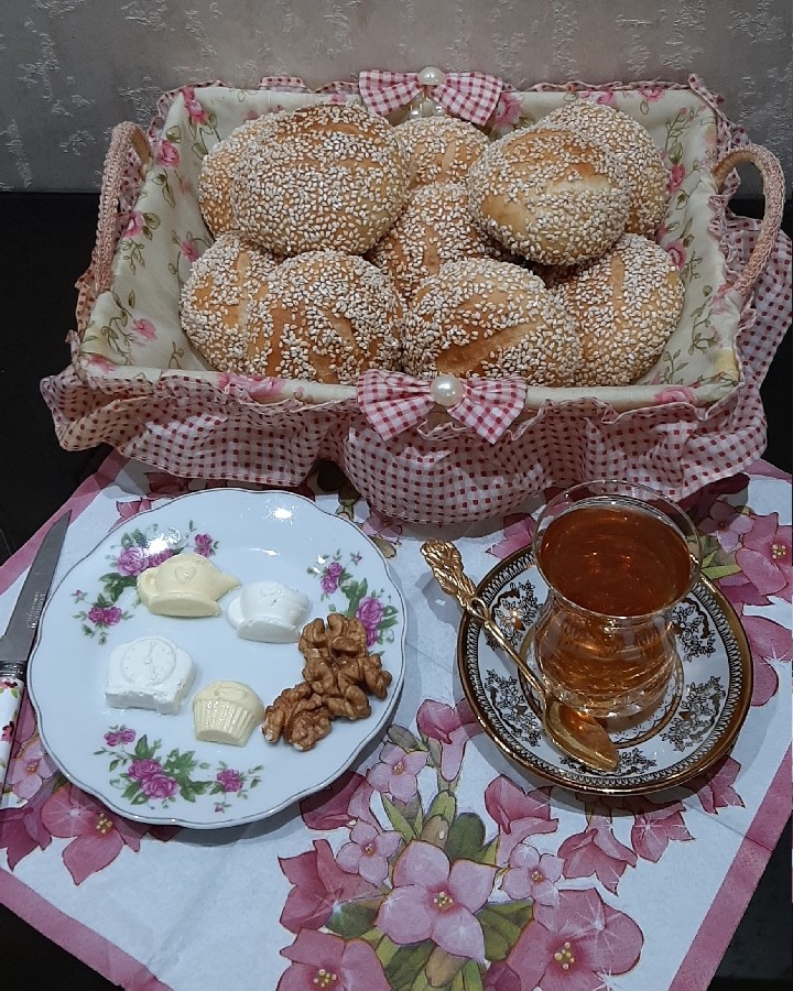 نان با مغز پنیر و گردو